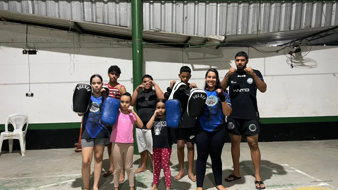 Grupo de participantes de Muay Thai